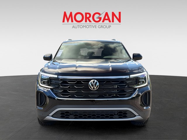 New 2026 Black Volkswagen SE w/Technology image 9