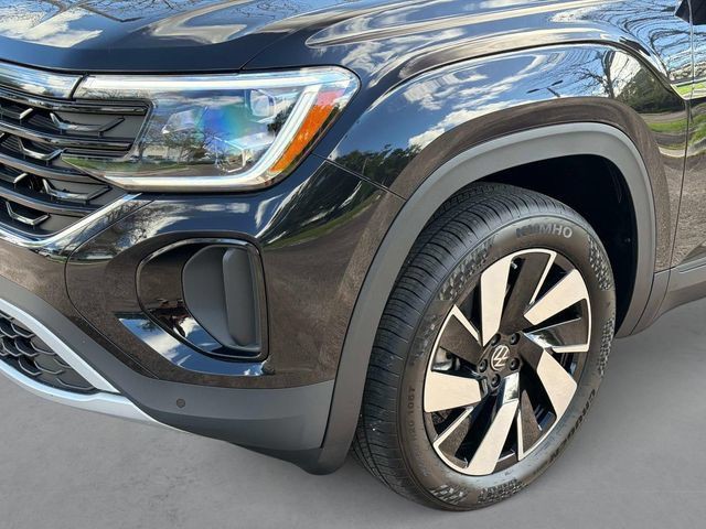 New 2026 Black Volkswagen SE w/Technology image 10