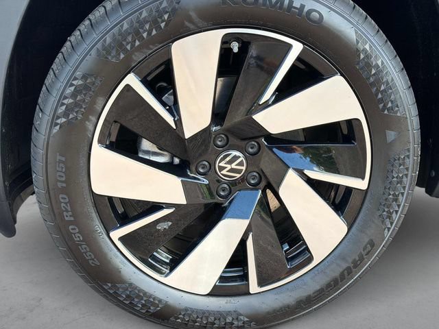 New 2026 Black Volkswagen SE w/Technology image 11
