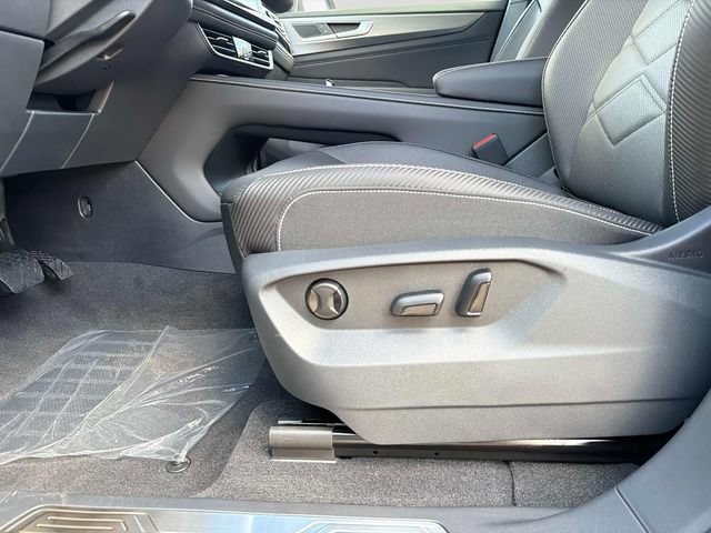 New 2026 Black Volkswagen SE w/Technology image 18