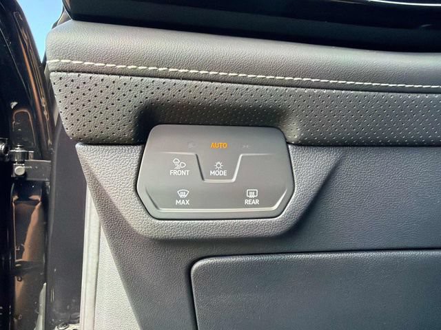 New 2026 Black Volkswagen SE w/Technology image 27