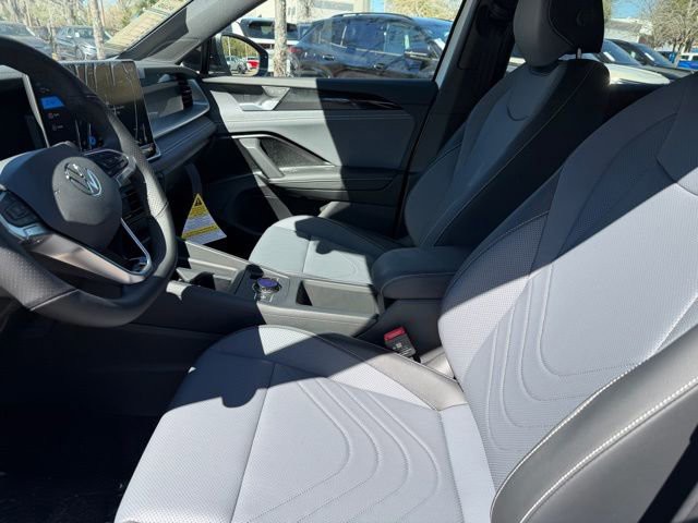 New 2026 White Volkswagen 2.0T SE R-Line Black image 15