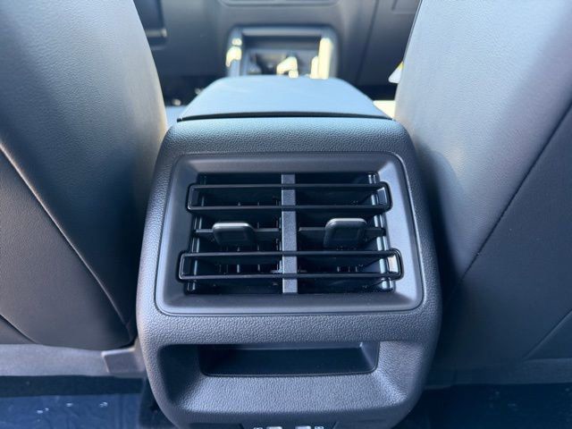 New 2026 White Volkswagen 2.0T SE R-Line Black image 9