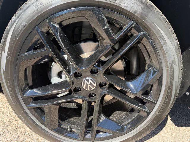 New 2026 White Volkswagen 2.0T SE R-Line Black image 24