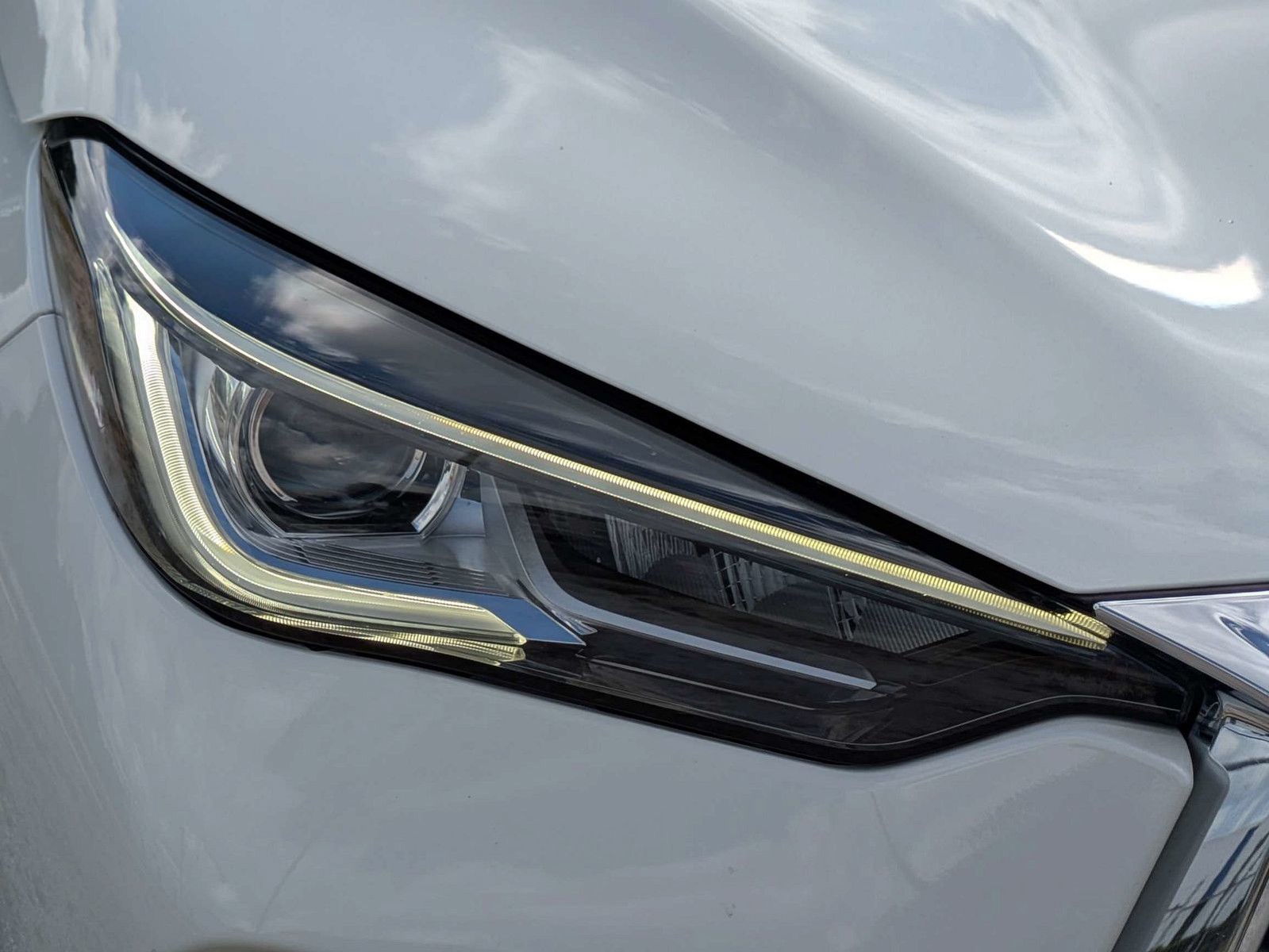 Used 2023 Majestic White INFINITI LUXE image 9
