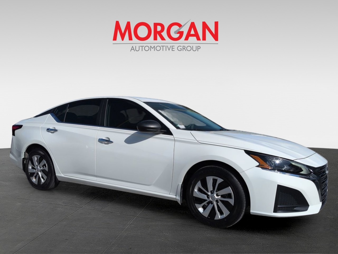 Used 2025 White Nissan 2.5 S image 2