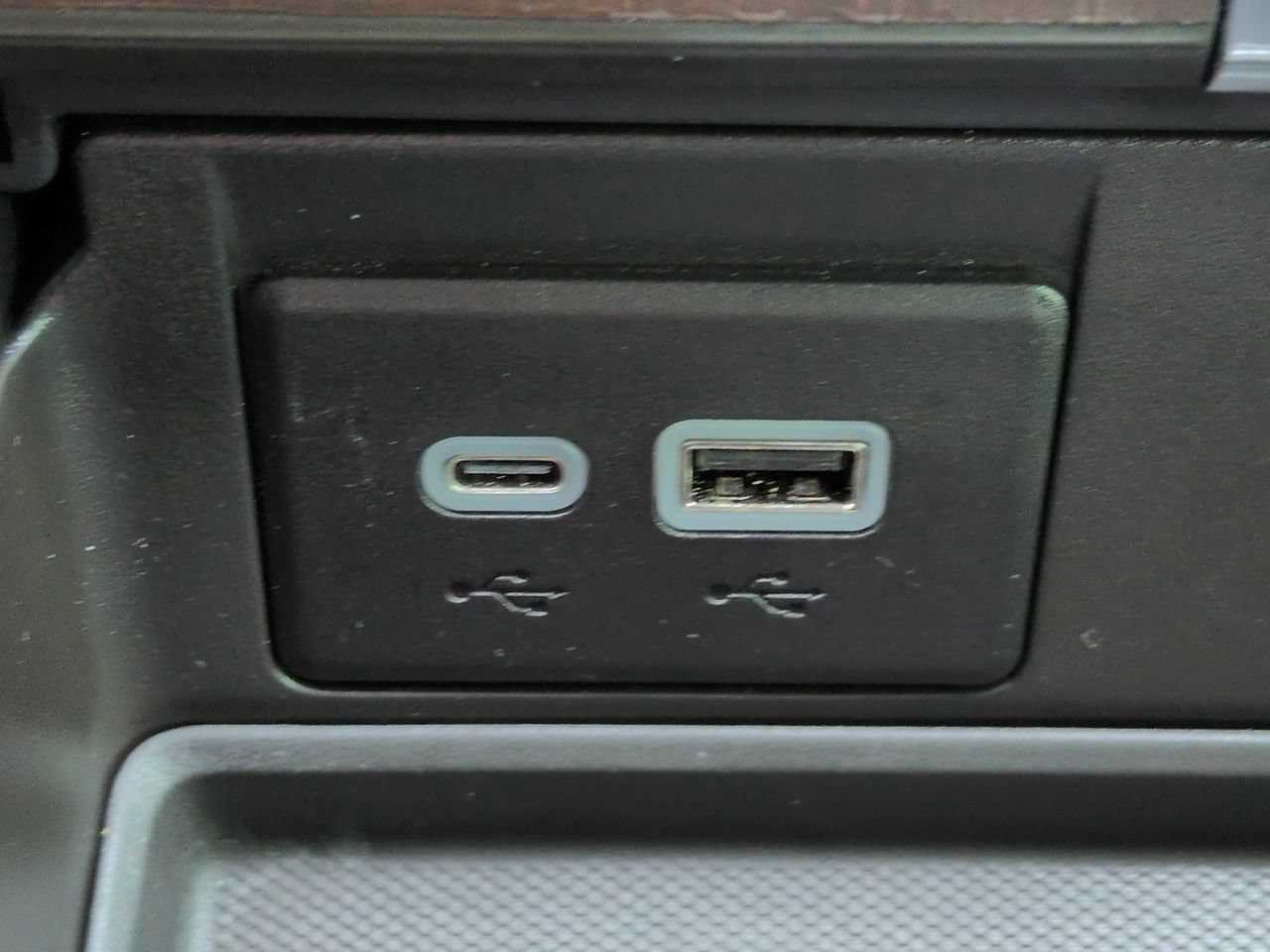 Used 2023 White GMC Denali Ultimate image 24