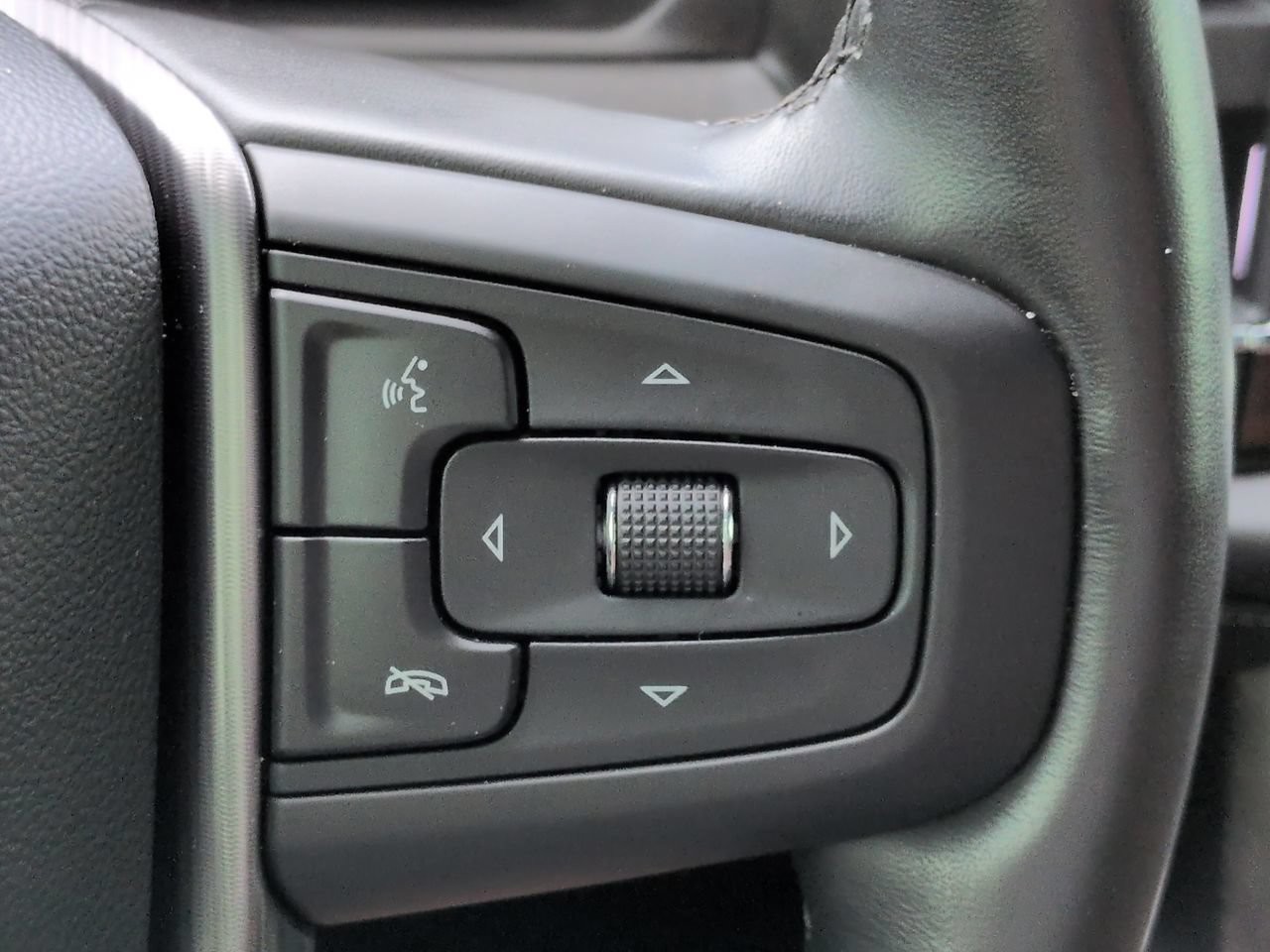 Used 2023 White GMC Denali Ultimate image 28