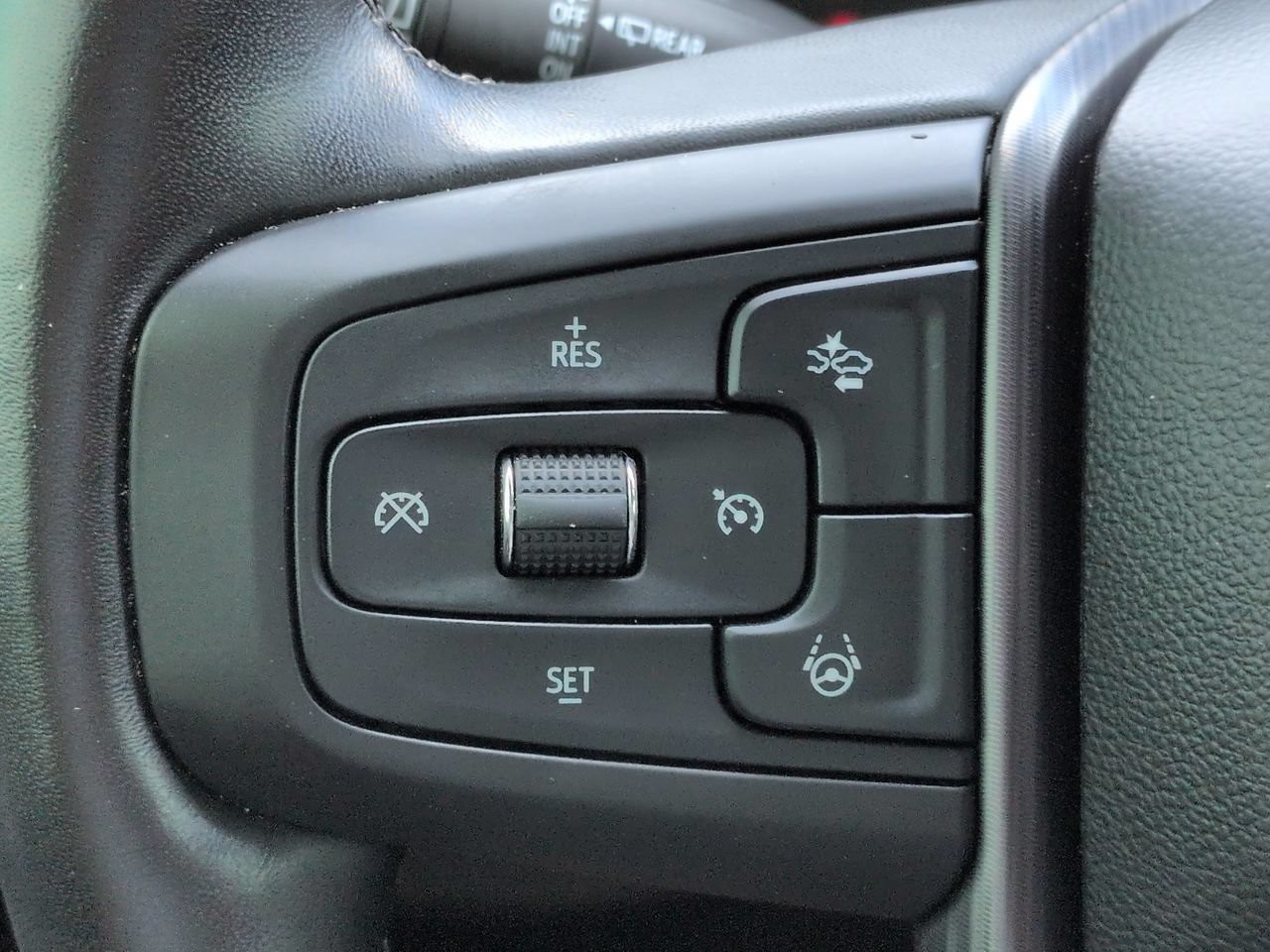 Used 2023 White GMC Denali Ultimate image 27