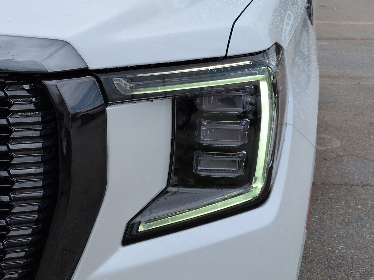 Used 2023 White GMC Denali Ultimate image 10
