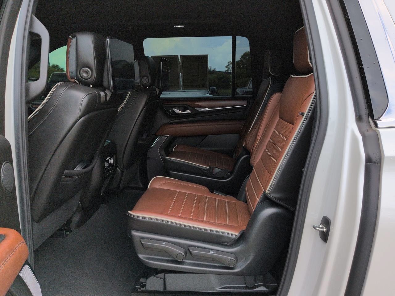 Used 2023 White GMC Denali Ultimate image 14