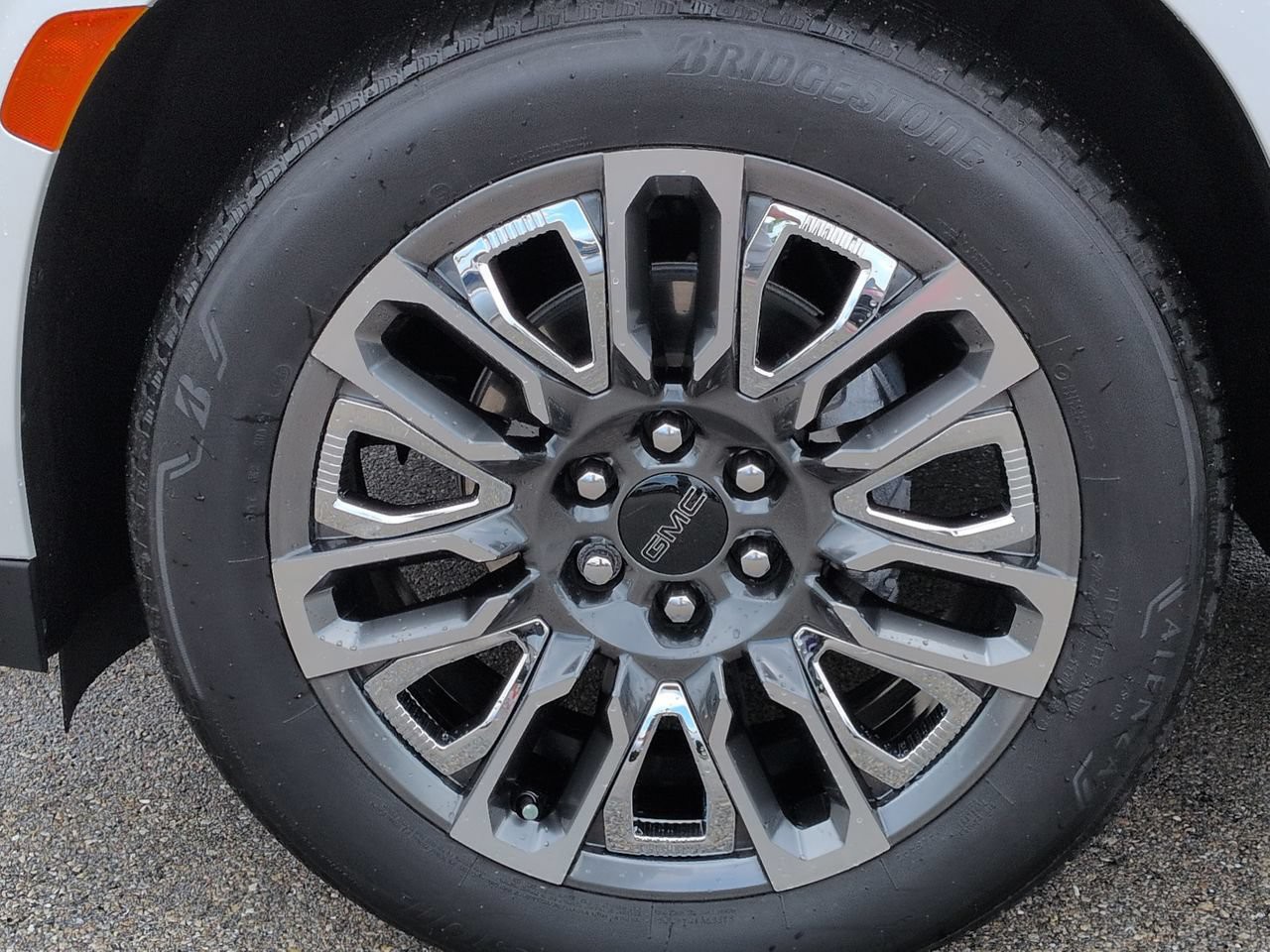 Used 2023 White GMC Denali Ultimate image 11