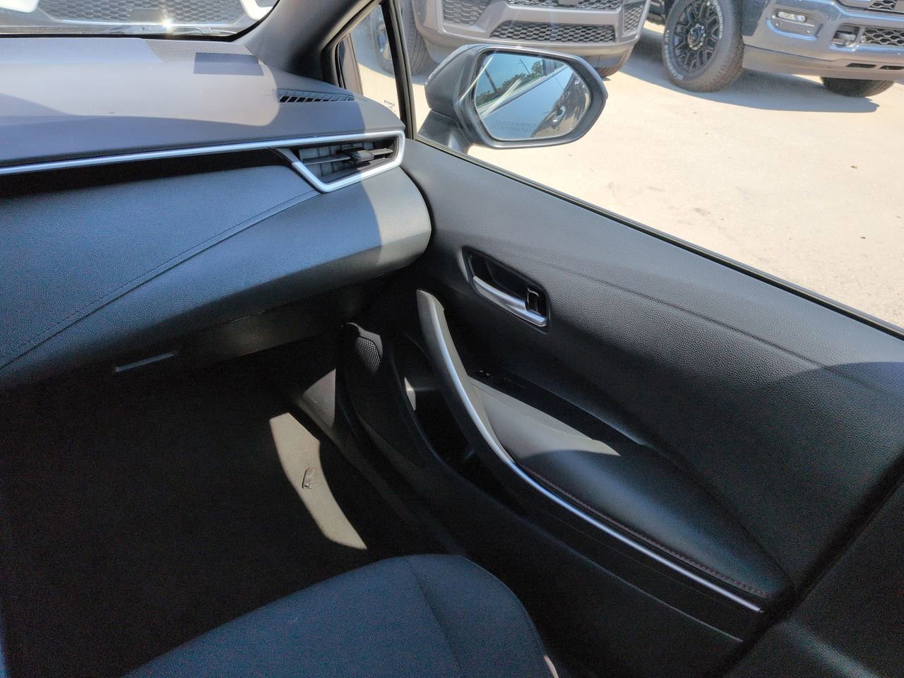 Used 2023  Toyota SE image 17