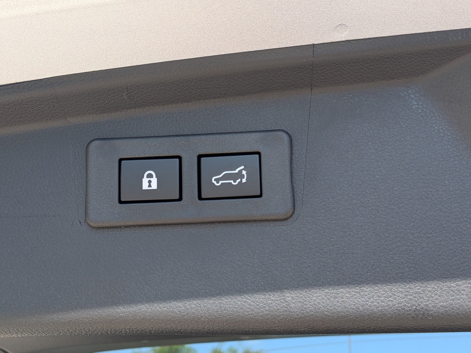 Certified Used 2025 Ice Silver Metallic Subaru Premium image 14