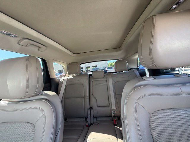 Used 2020 White Lincoln Standard image 5