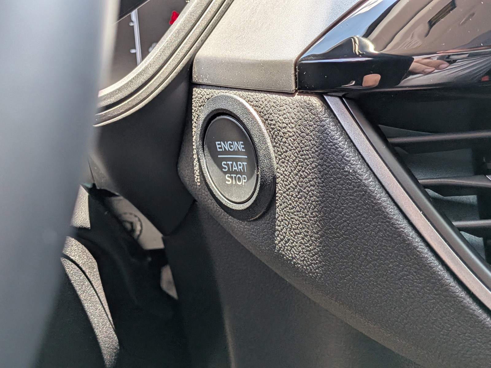 Used 2024 Oxford White Ford Active image 30