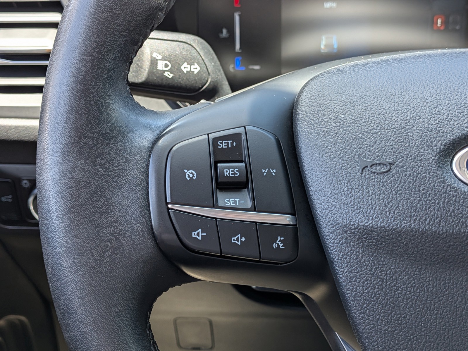 Used 2024 Oxford White Ford Active image 25