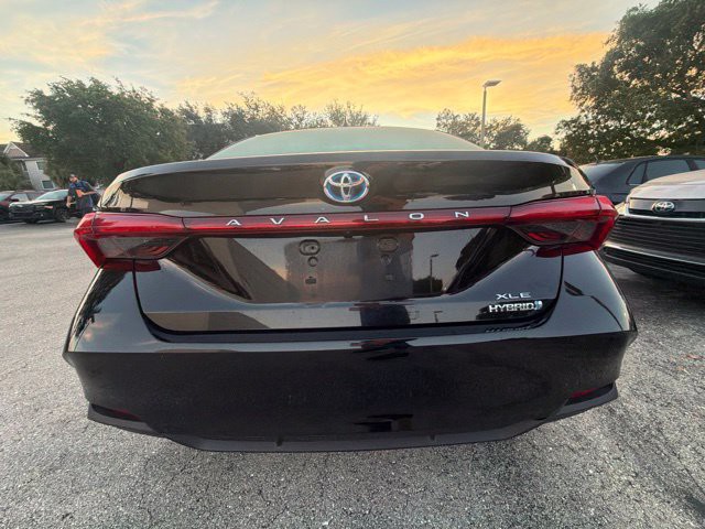 Used 2021 Midnight Black Metallic Toyota Hybrid XLE image 3
