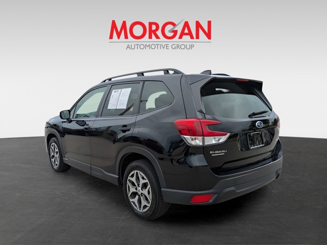 Certified Used 2024 Crystal Black Silica Subaru Premium image 7