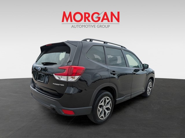Certified Used 2024 Crystal Black Silica Subaru Premium image 5