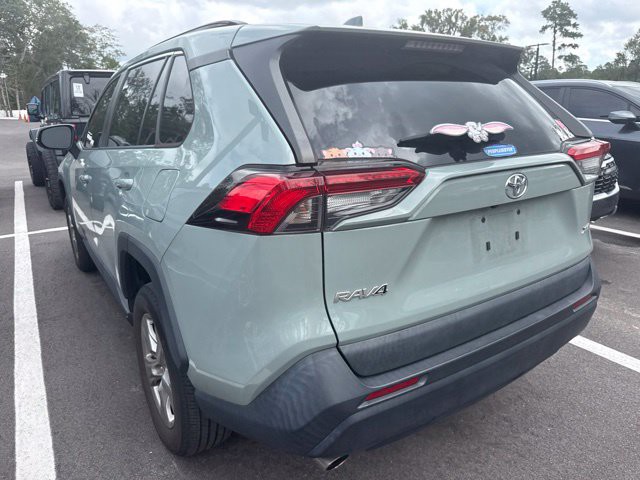 Used 2022  Toyota XLE image 4