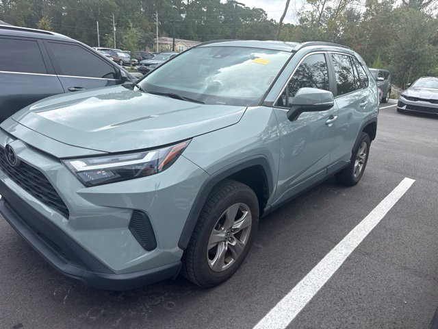 Used 2022  Toyota XLE image 3