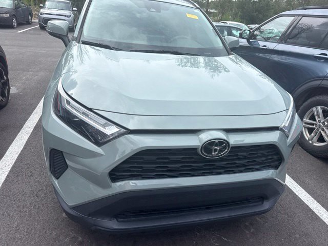 Used 2022  Toyota XLE image 2