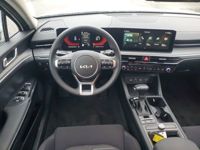 New 2025 White Kia LXS image 23