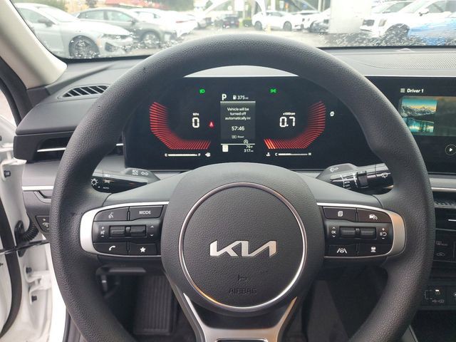 New 2025 White Kia LXS image 15