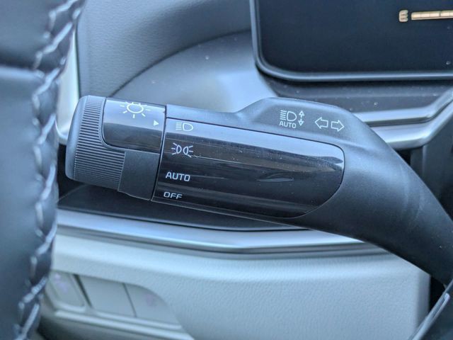 New 2025 White Kia S image 28