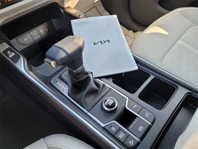 New 2025 White Kia S image 19