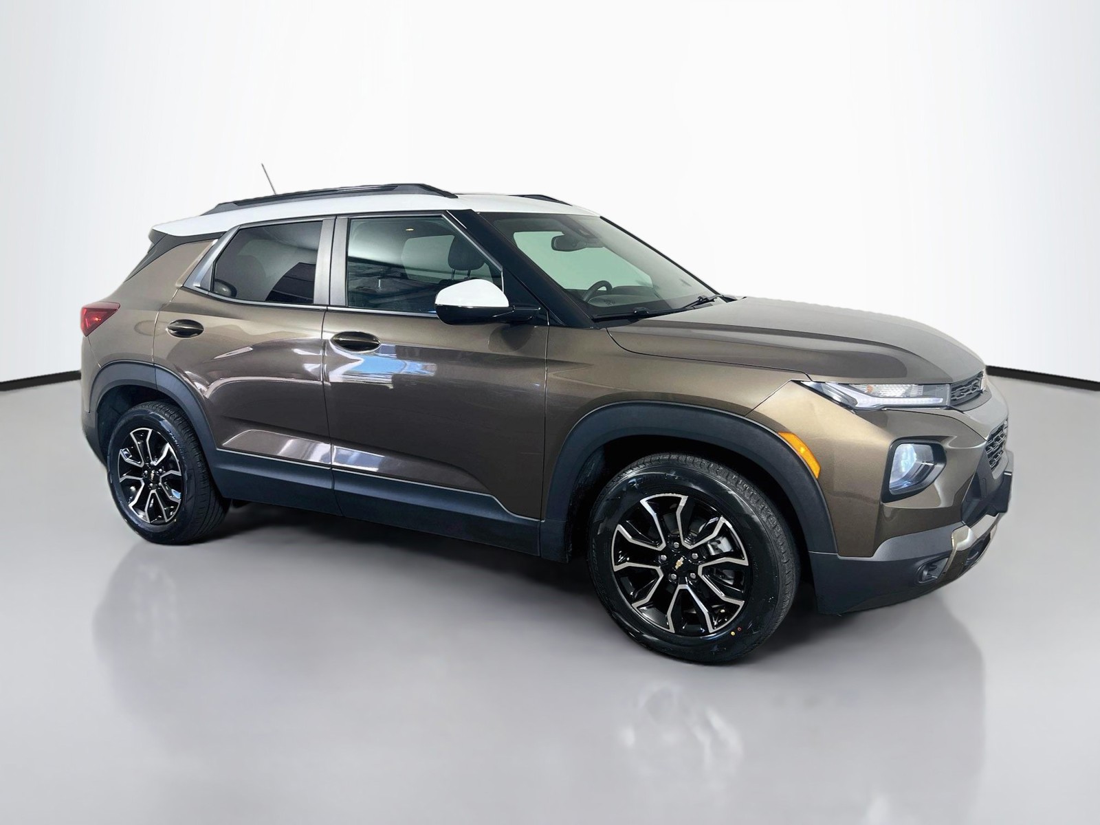 Used 2022 Brown Chevrolet ACTIV image 21