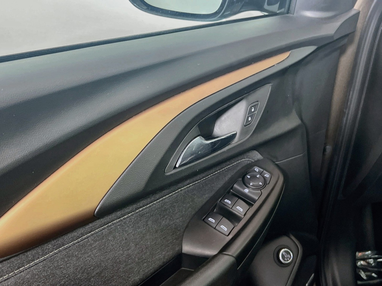 Used 2022 Brown Chevrolet ACTIV image 14