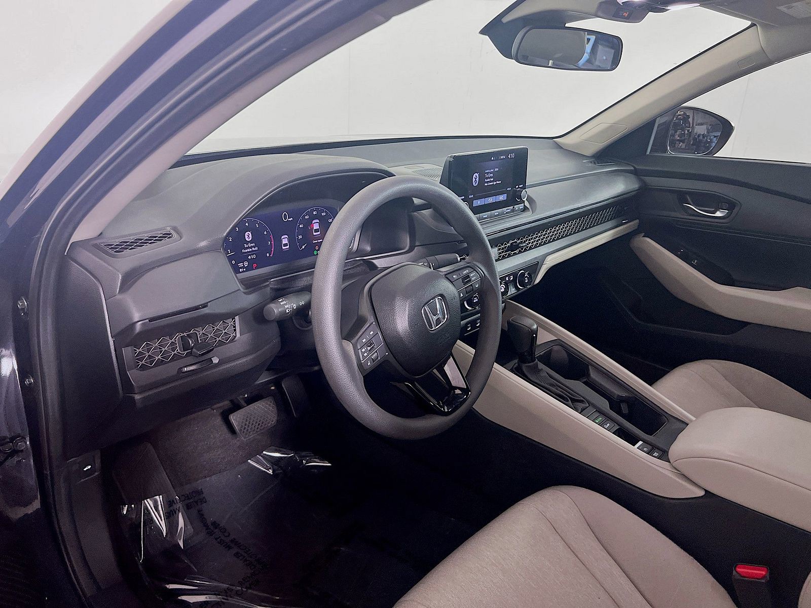 Certified Used 2025  Honda LX image 9