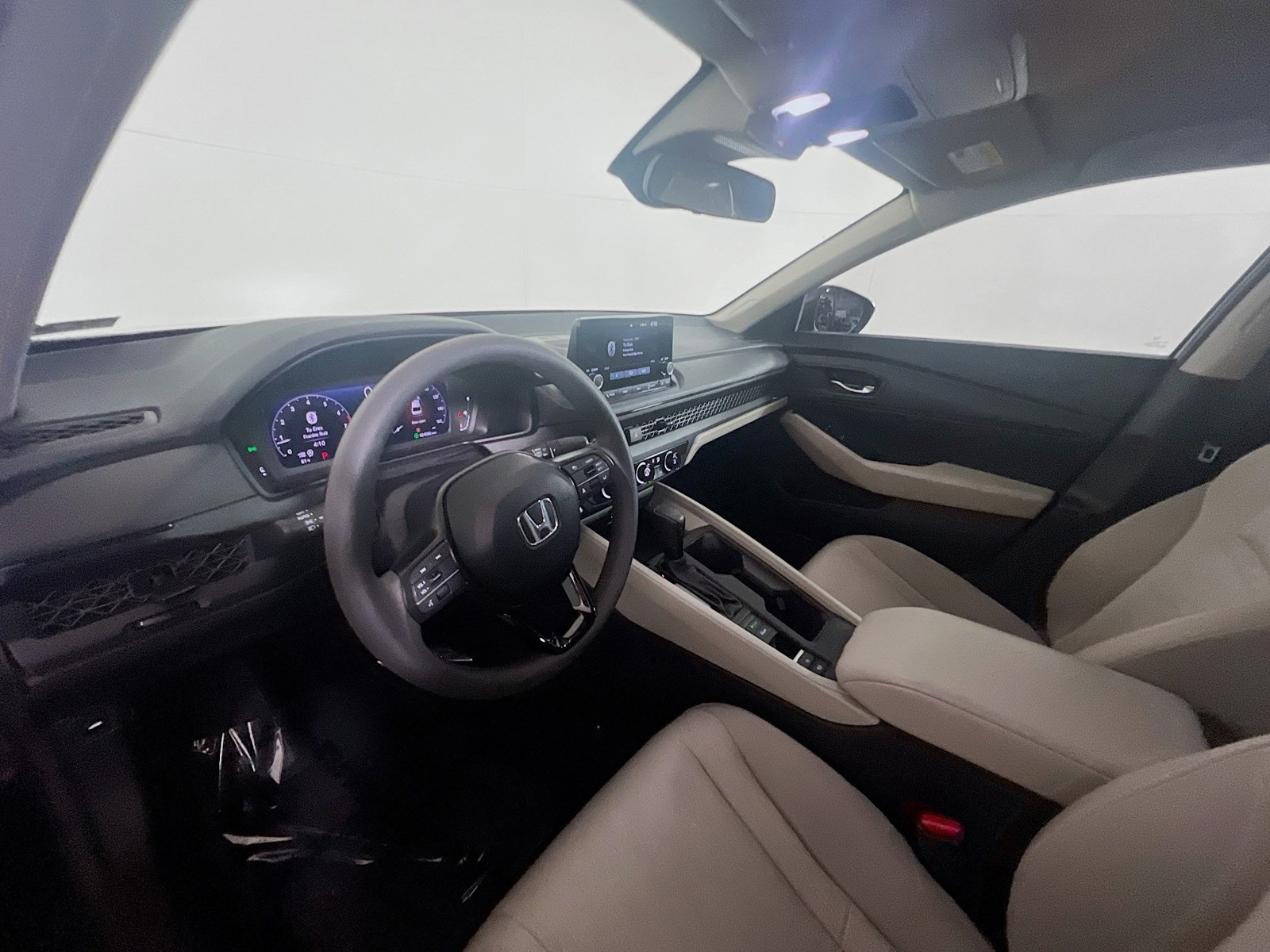 Certified Used 2025  Honda LX image 16