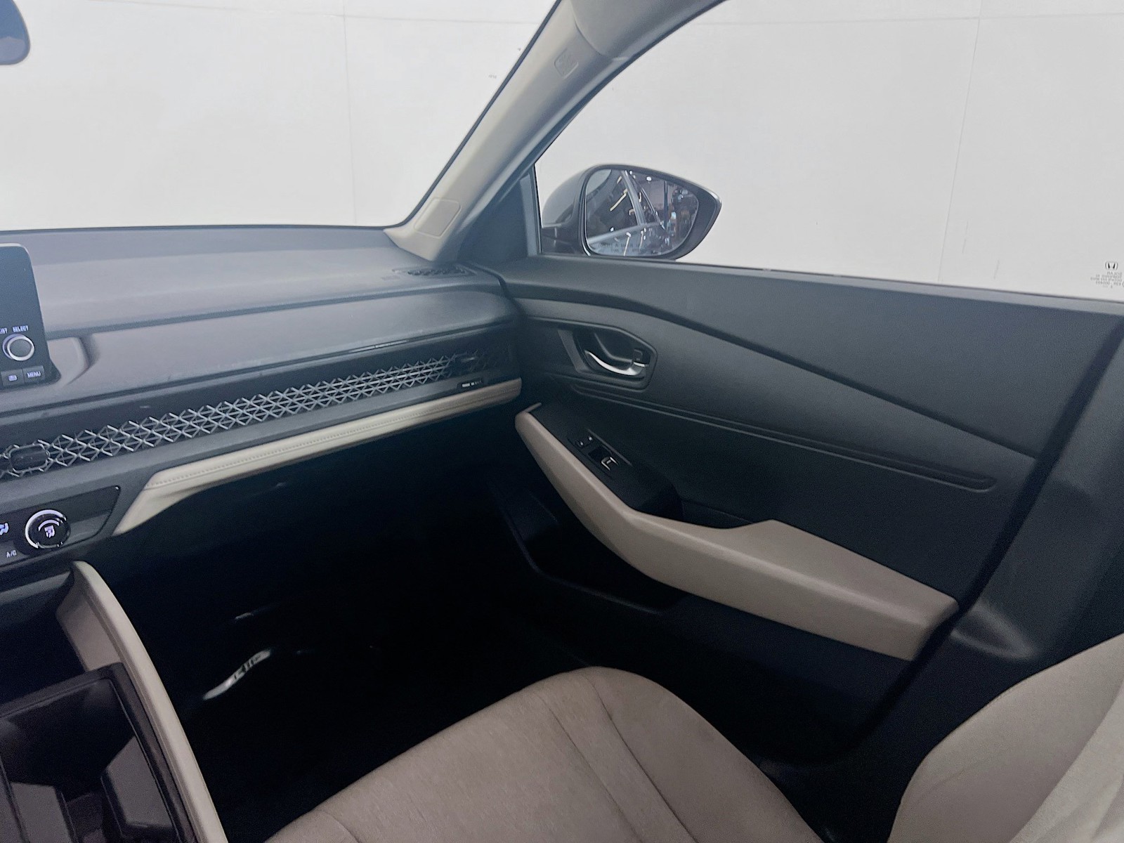 Certified Used 2025  Honda LX image 18