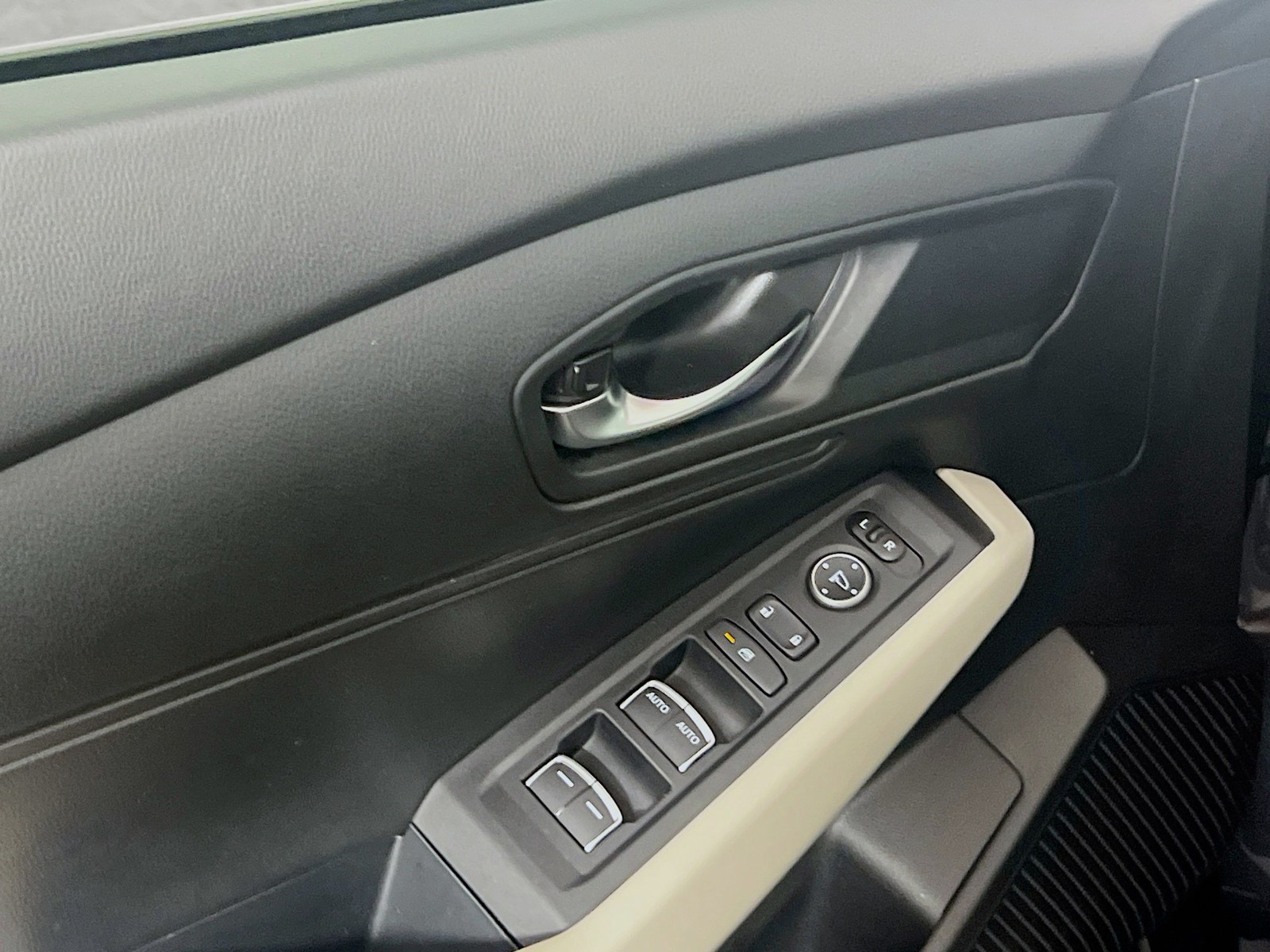 Certified Used 2025  Honda LX image 15