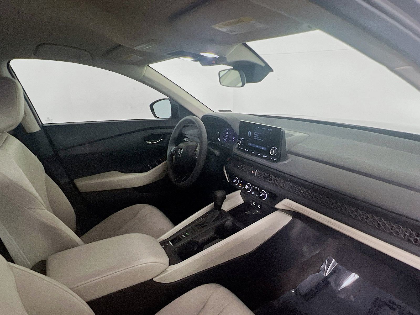 Certified Used 2025  Honda LX image 8