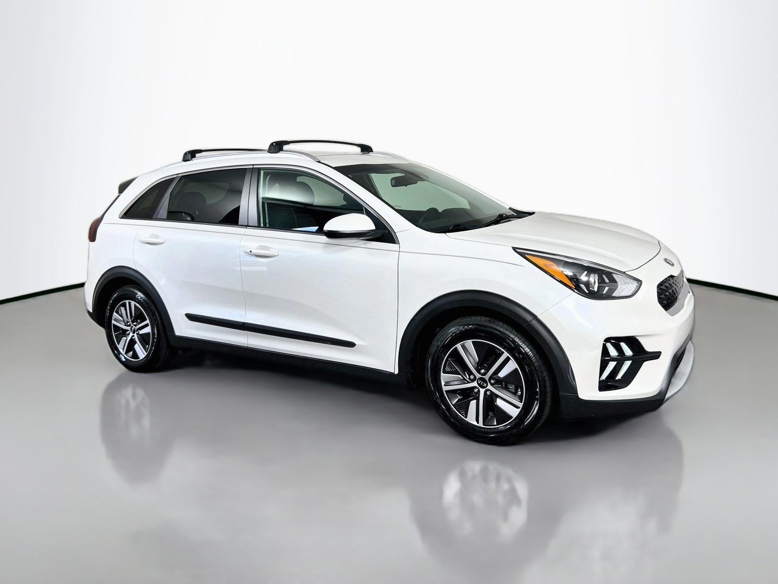 Used 2020 White Kia LXS image 21