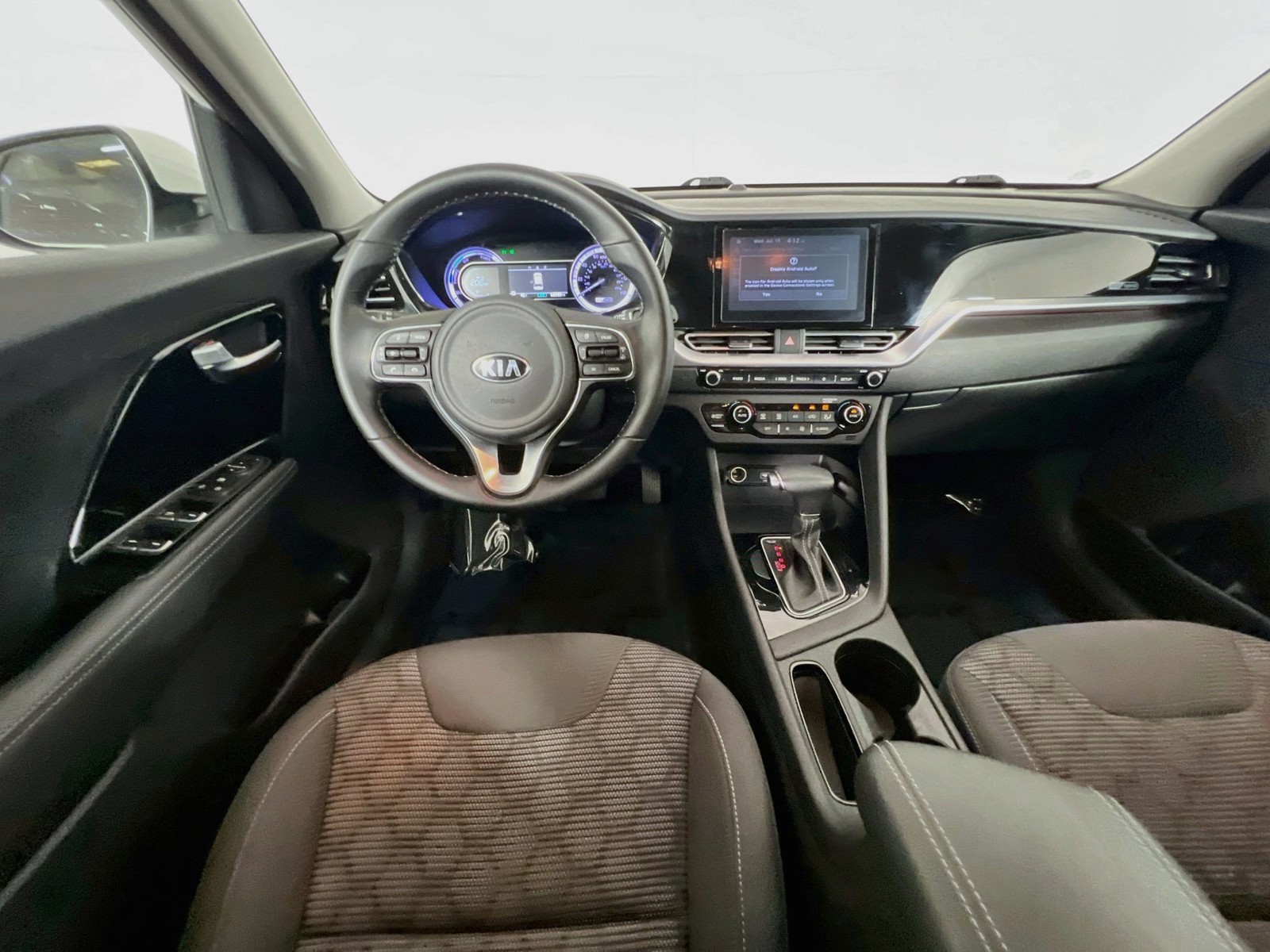 Used 2020 White Kia LXS image 19