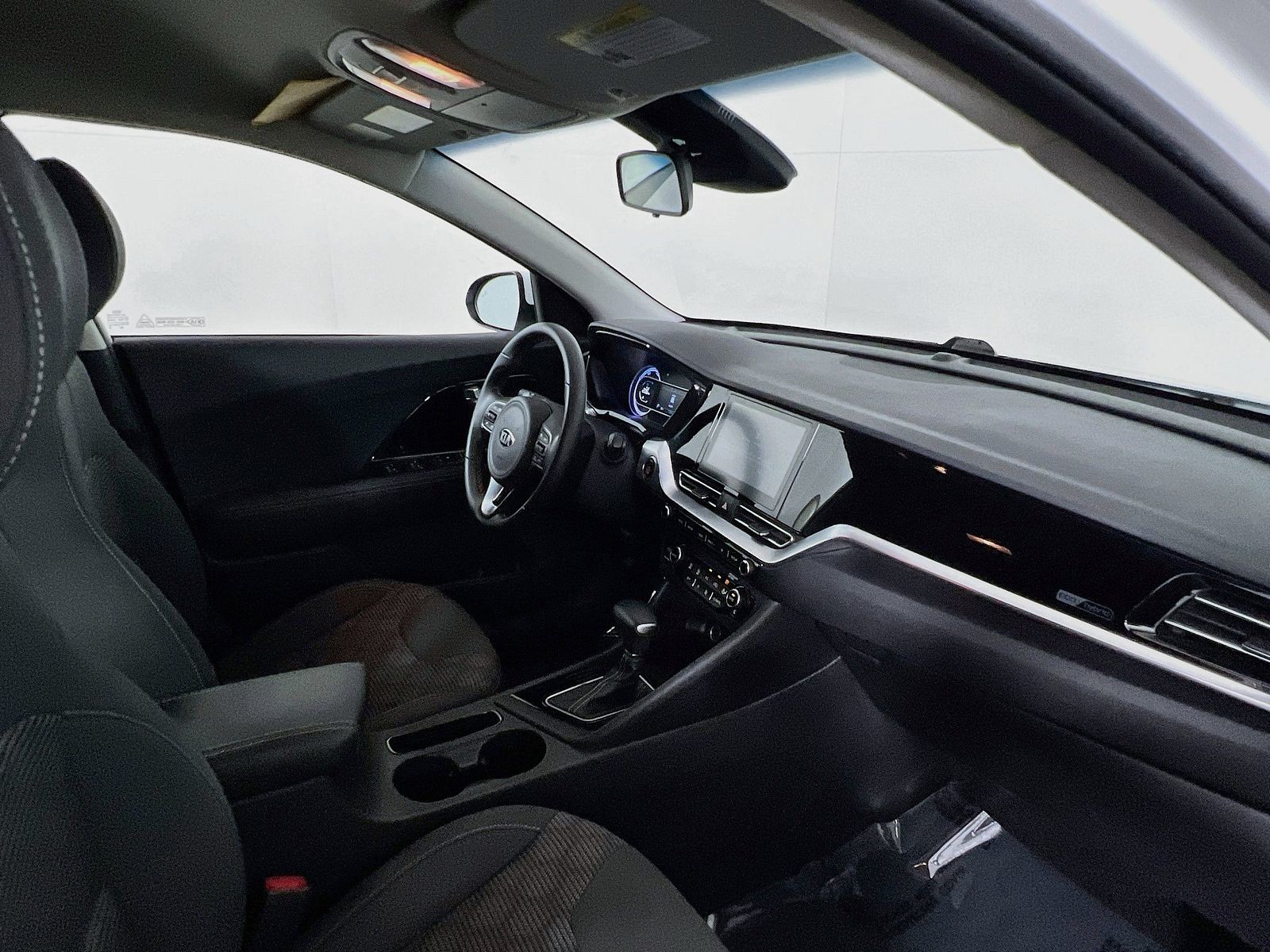 Used 2020 White Kia LXS image 8