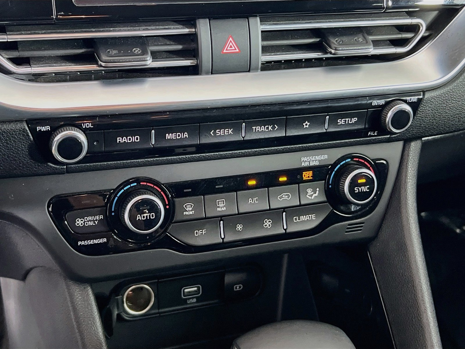 Used 2020 White Kia LXS image 12