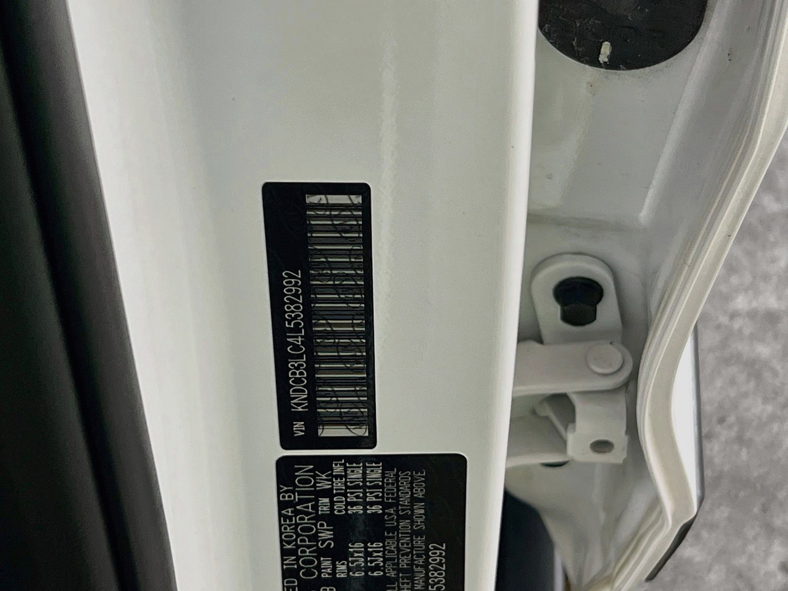 Used 2020 White Kia LXS image 23