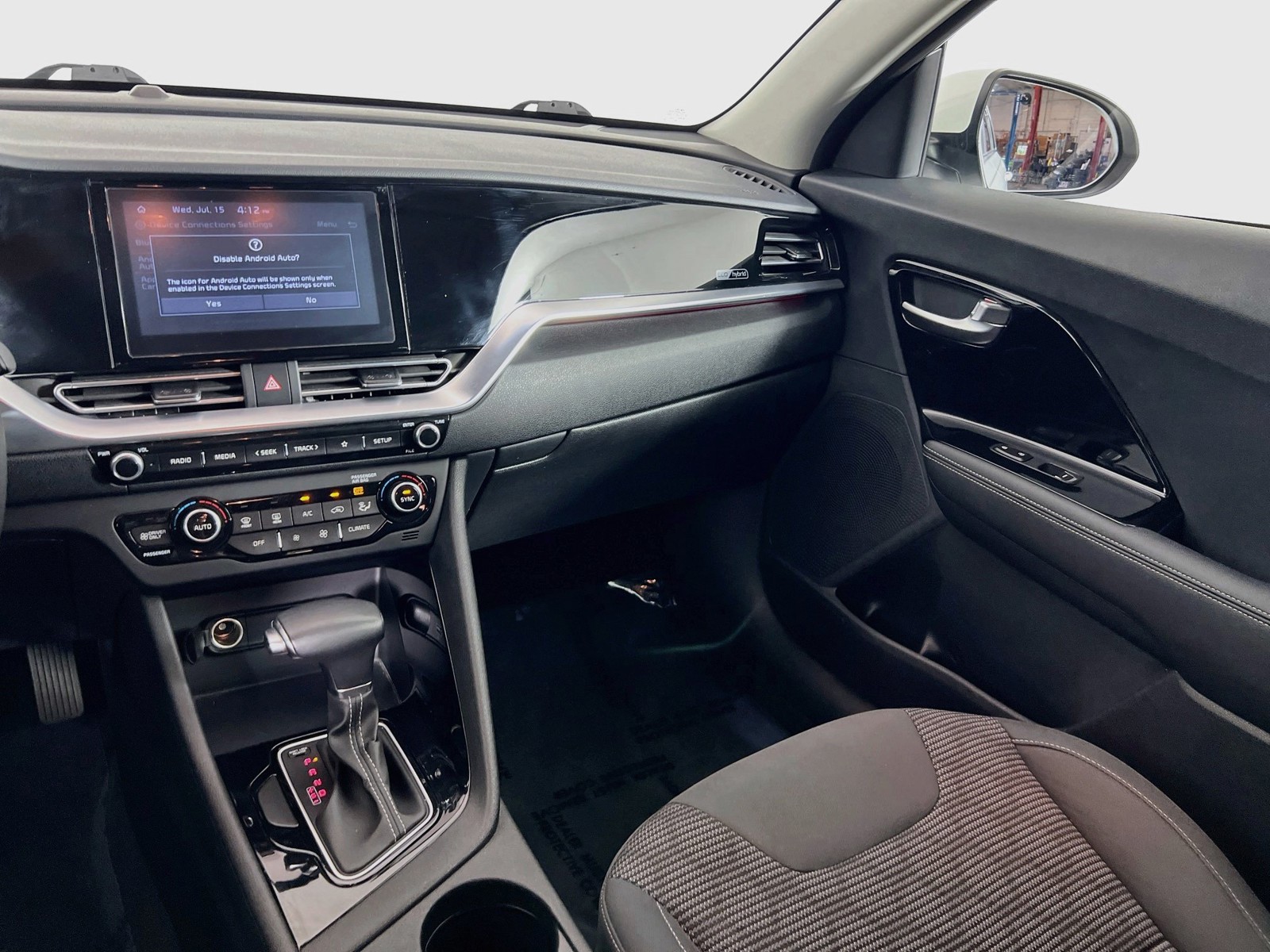 Used 2020 White Kia LXS image 18