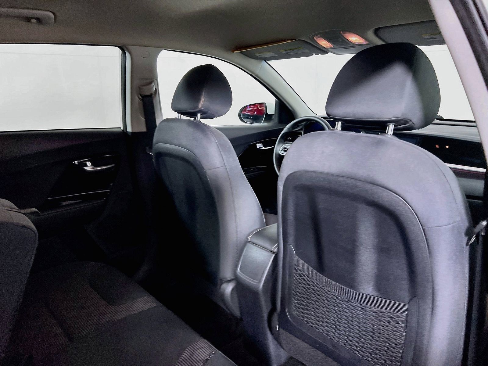 Used 2020 White Kia LXS image 7