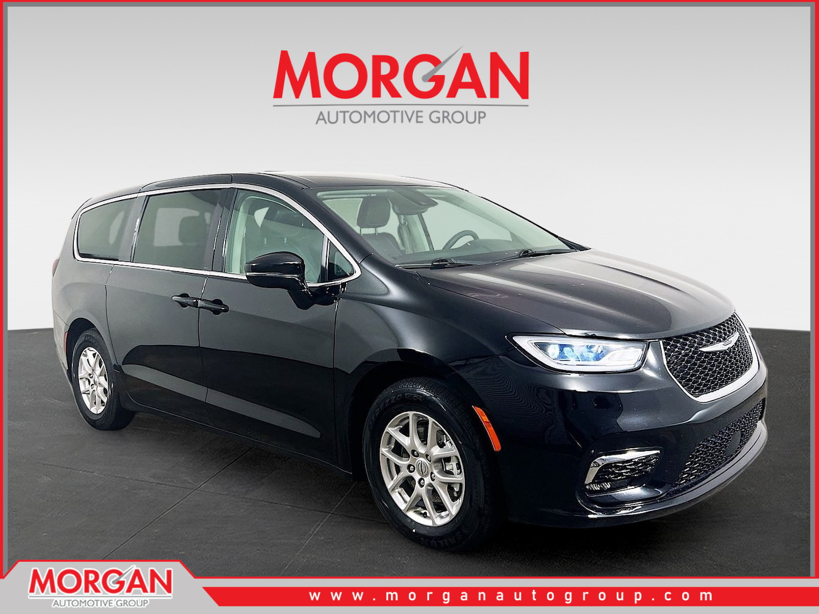 2024 Chrysler Pacifica Touring L's photo