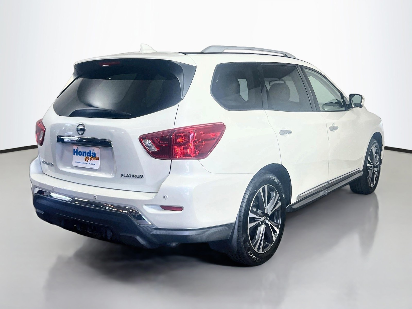 Used 2020 White Nissan Platinum image 19