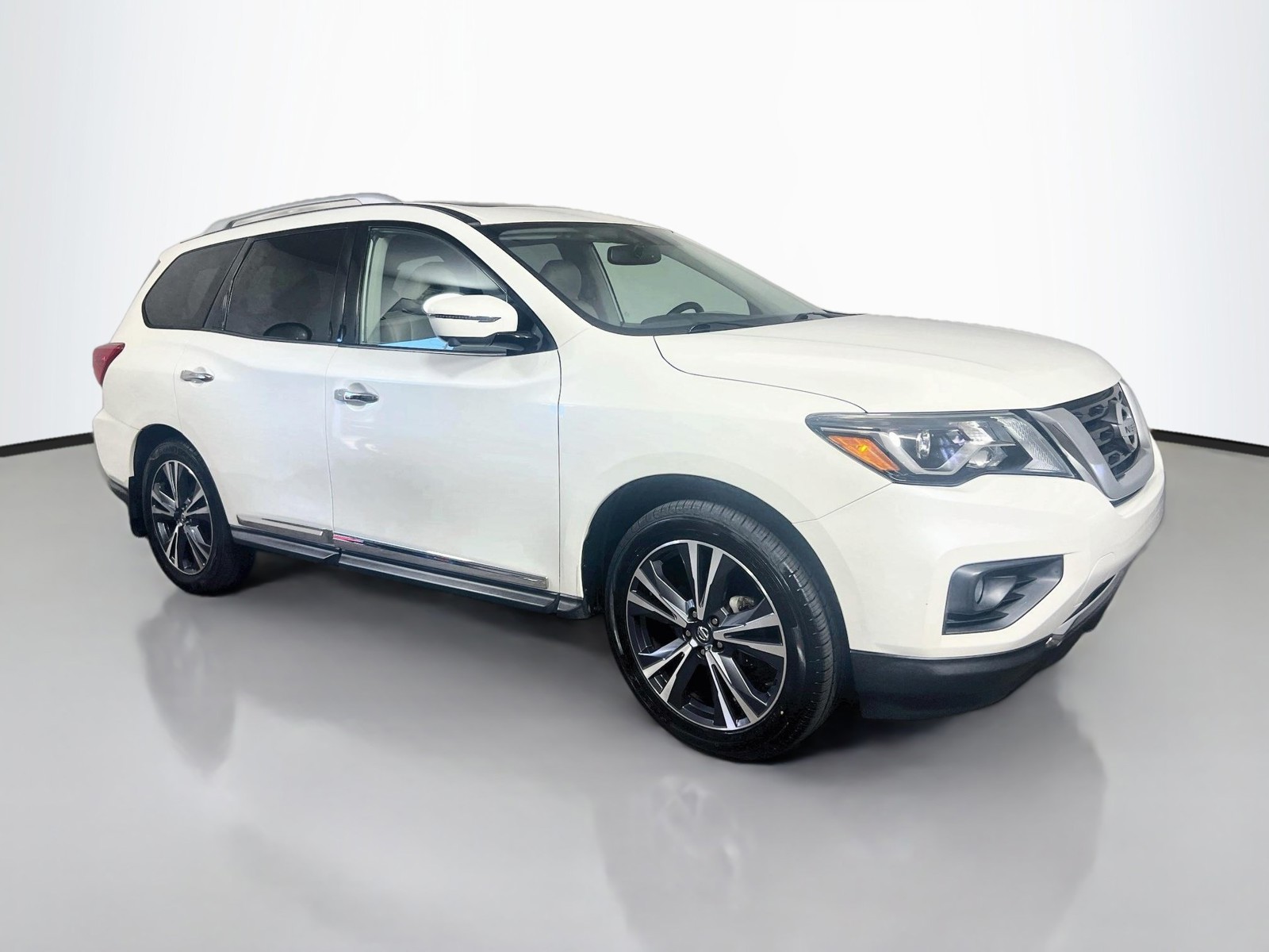 Used 2020 White Nissan Platinum image 22