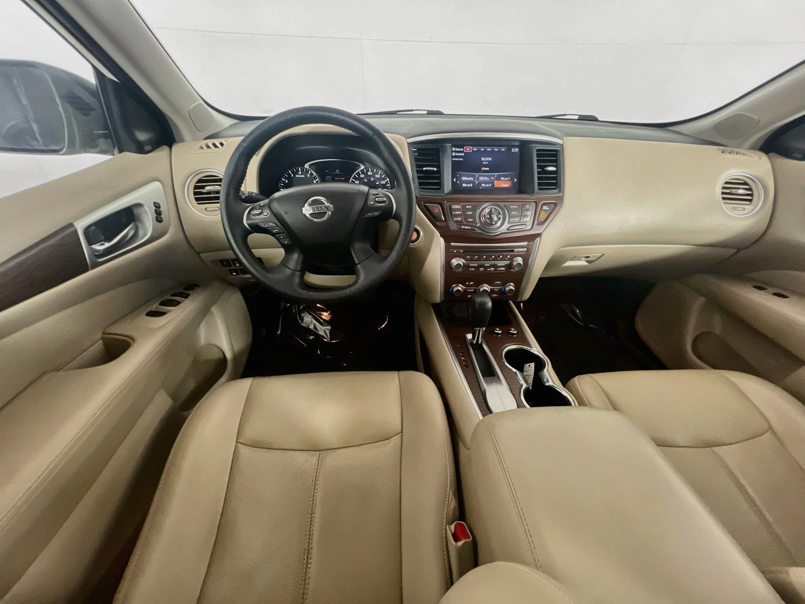 Used 2020 White Nissan Platinum image 18
