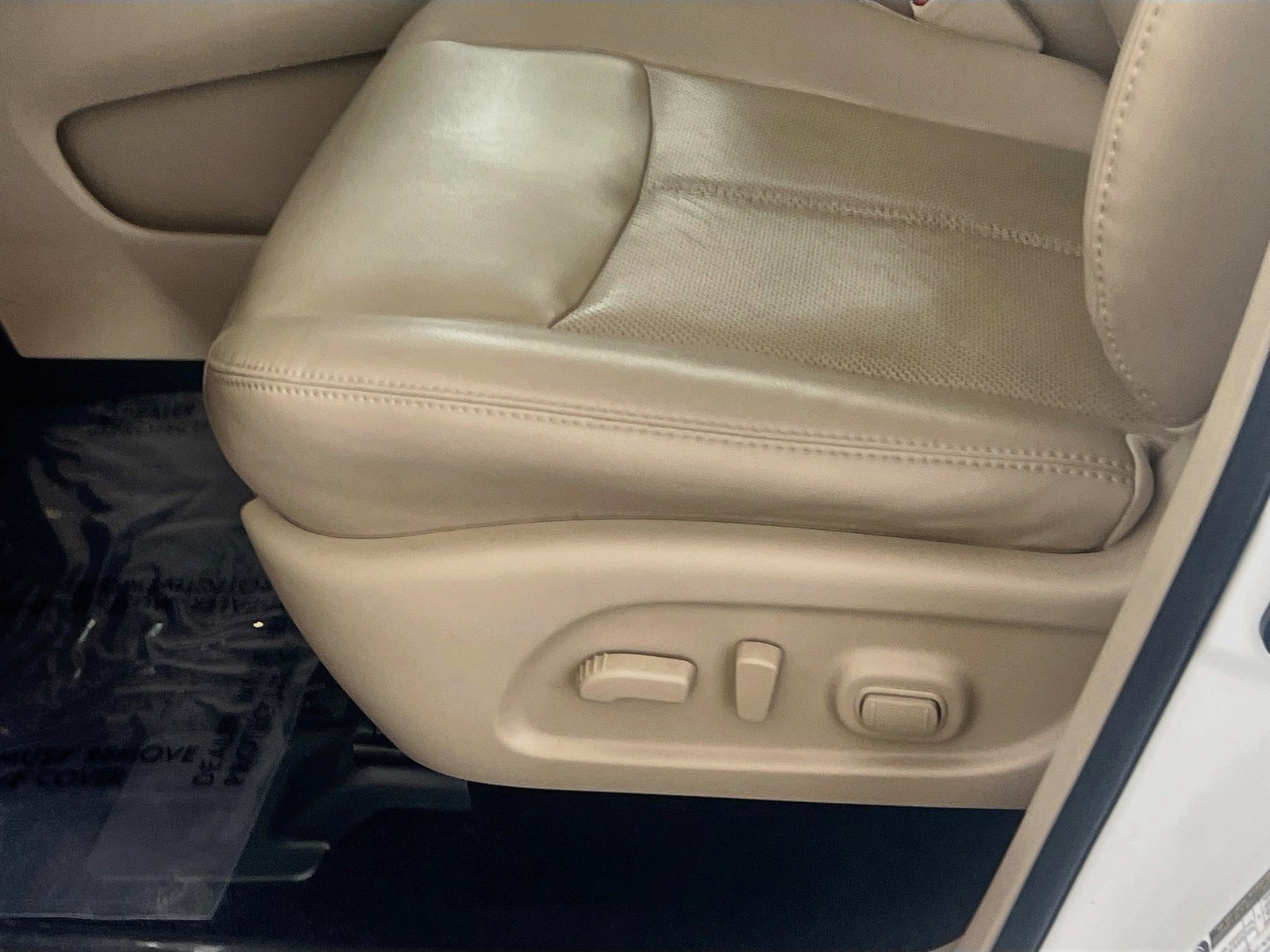 Used 2020 White Nissan Platinum image 13